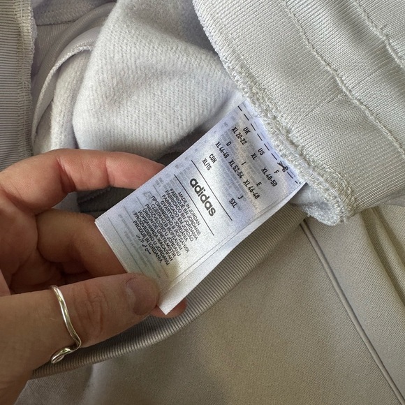 Women’s lilac adidas sweats size XL - Picture 3 of 3